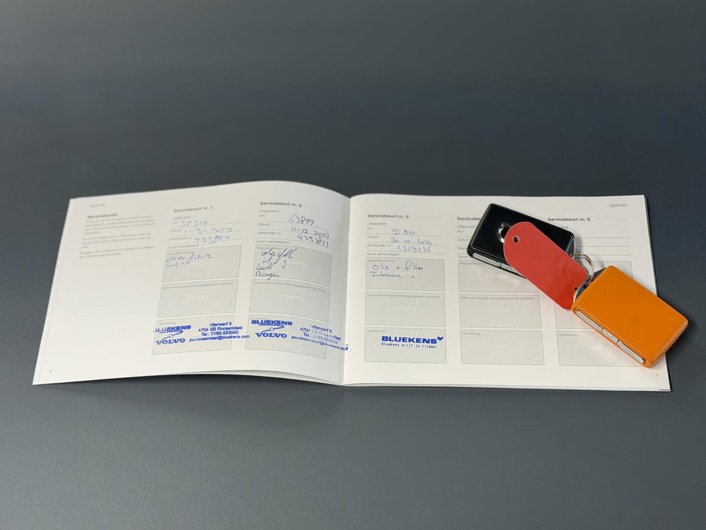 Volvo XC60 2.0 T8 Plug-in hybrid AWD Ultimate Dark |Pano|Luchtvering|Bowers & Wilkins|21"