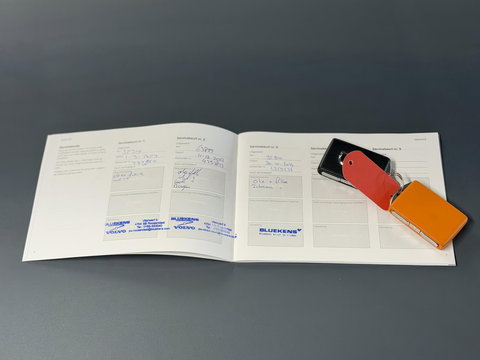 Volvo XC60 2.0 T8 Plug-in hybrid AWD Ultimate Dark |Pano|Luchtvering|Bowers & Wilkins|21"