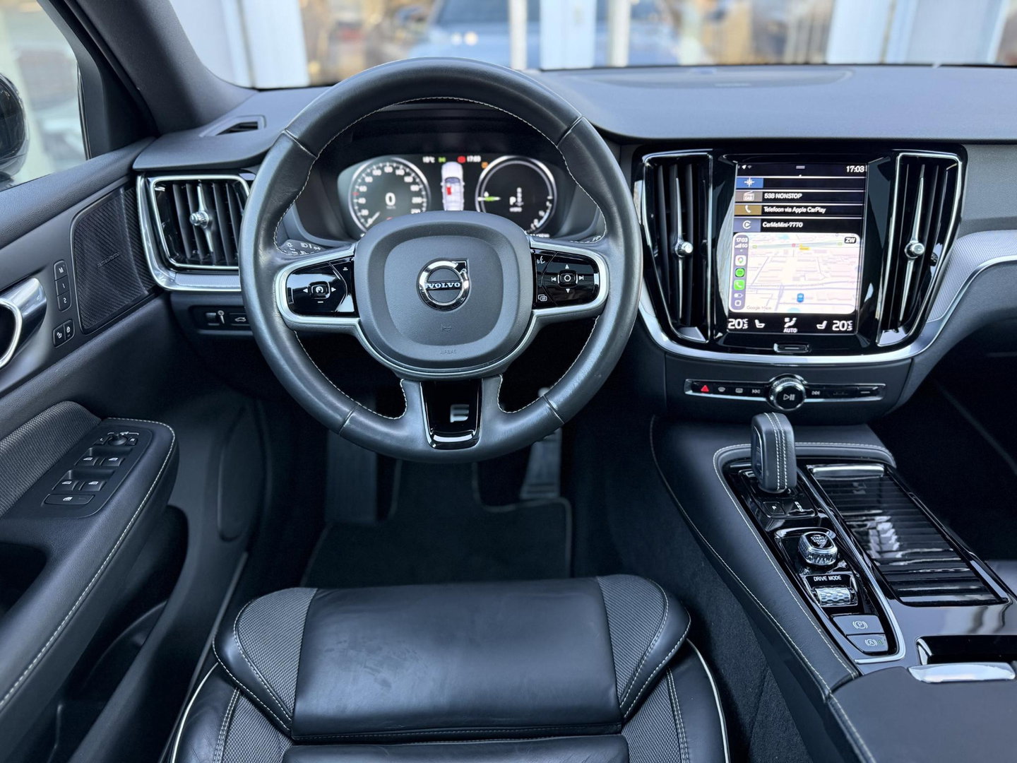 Volvo V60 2.0 T8 Recharge 390PK AWD R-Design |Pano|H/K|360CAM|AutoPilot|Trekhaak