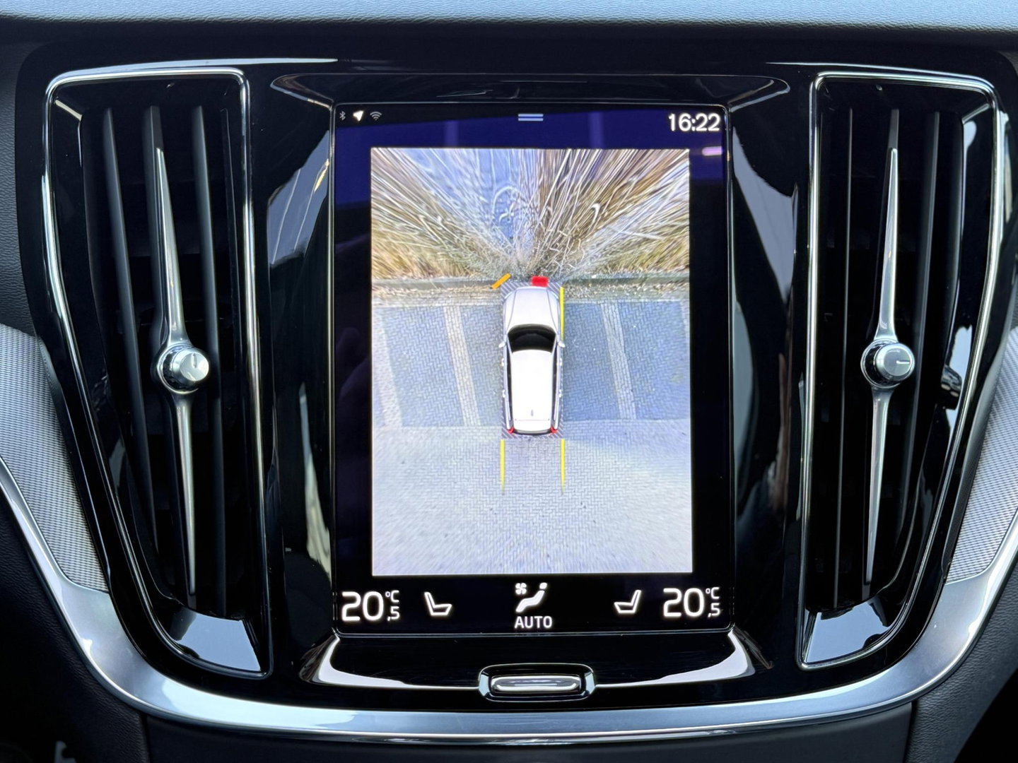 Volvo V60 2.0 T8 Recharge 390PK AWD R-Design |Pano|H/K|360CAM|AutoPilot|Trekhaak