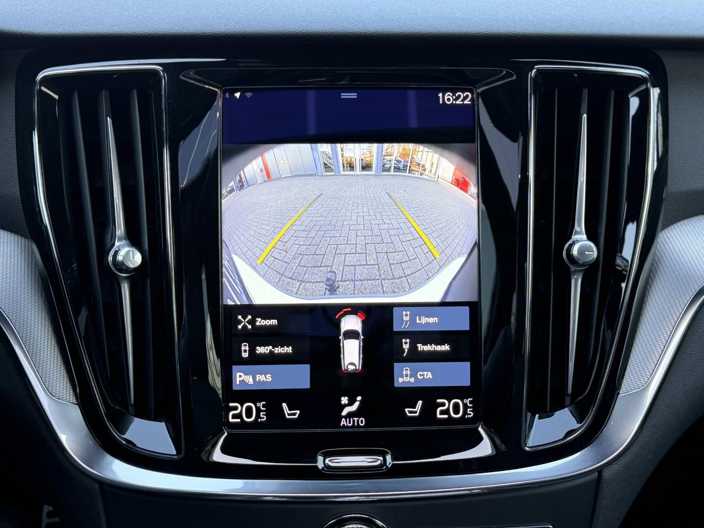 Volvo V60 2.0 T8 Recharge 390PK AWD R-Design |Pano|H/K|360CAM|AutoPilot|Trekhaak