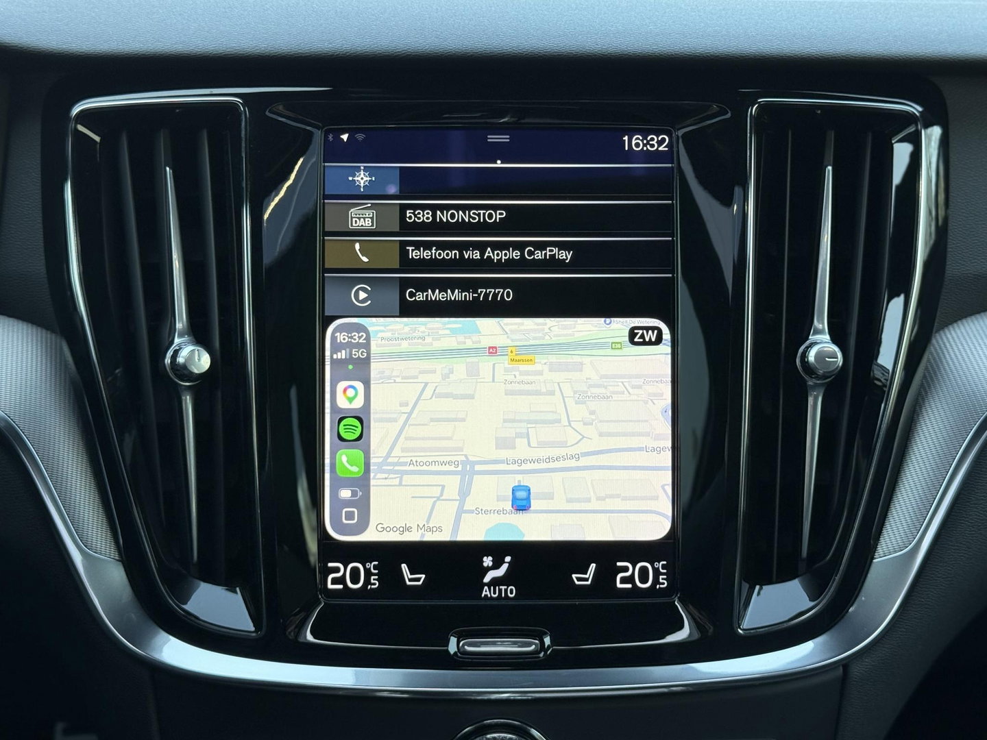 Volvo V60 2.0 T8 Recharge 390PK AWD R-Design |Pano|H/K|360CAM|AutoPilot|Trekhaak