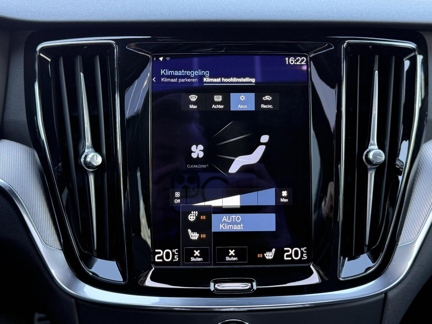 Volvo V60 2.0 T8 Recharge 390PK AWD R-Design |Pano|H/K|360CAM|AutoPilot|Trekhaak