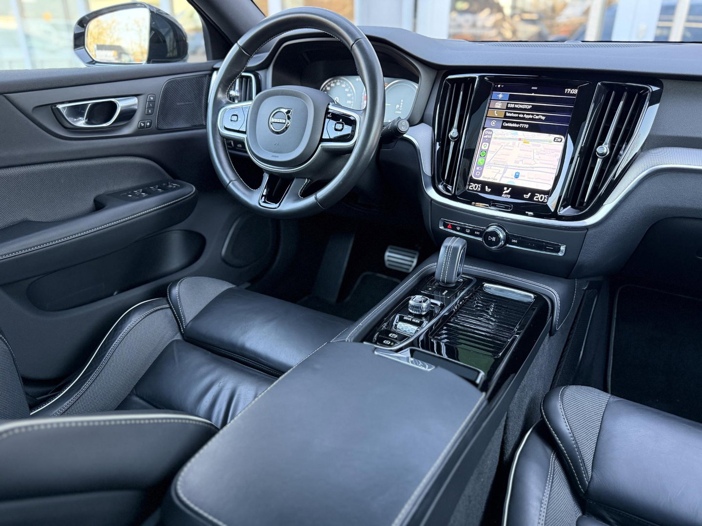 Volvo V60 2.0 T8 Recharge 390PK AWD R-Design |Pano|H/K|360CAM|AutoPilot|Trekhaak