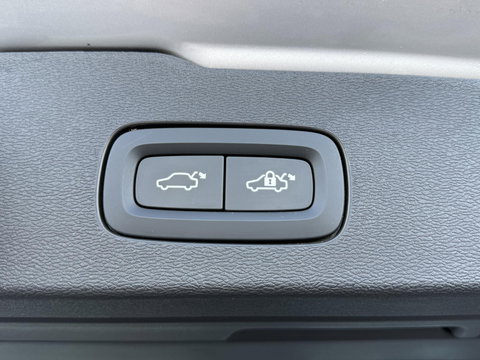 Volvo V60 2.0 T8 Recharge 390PK AWD R-Design |Pano|H/K|360CAM|AutoPilot|Trekhaak