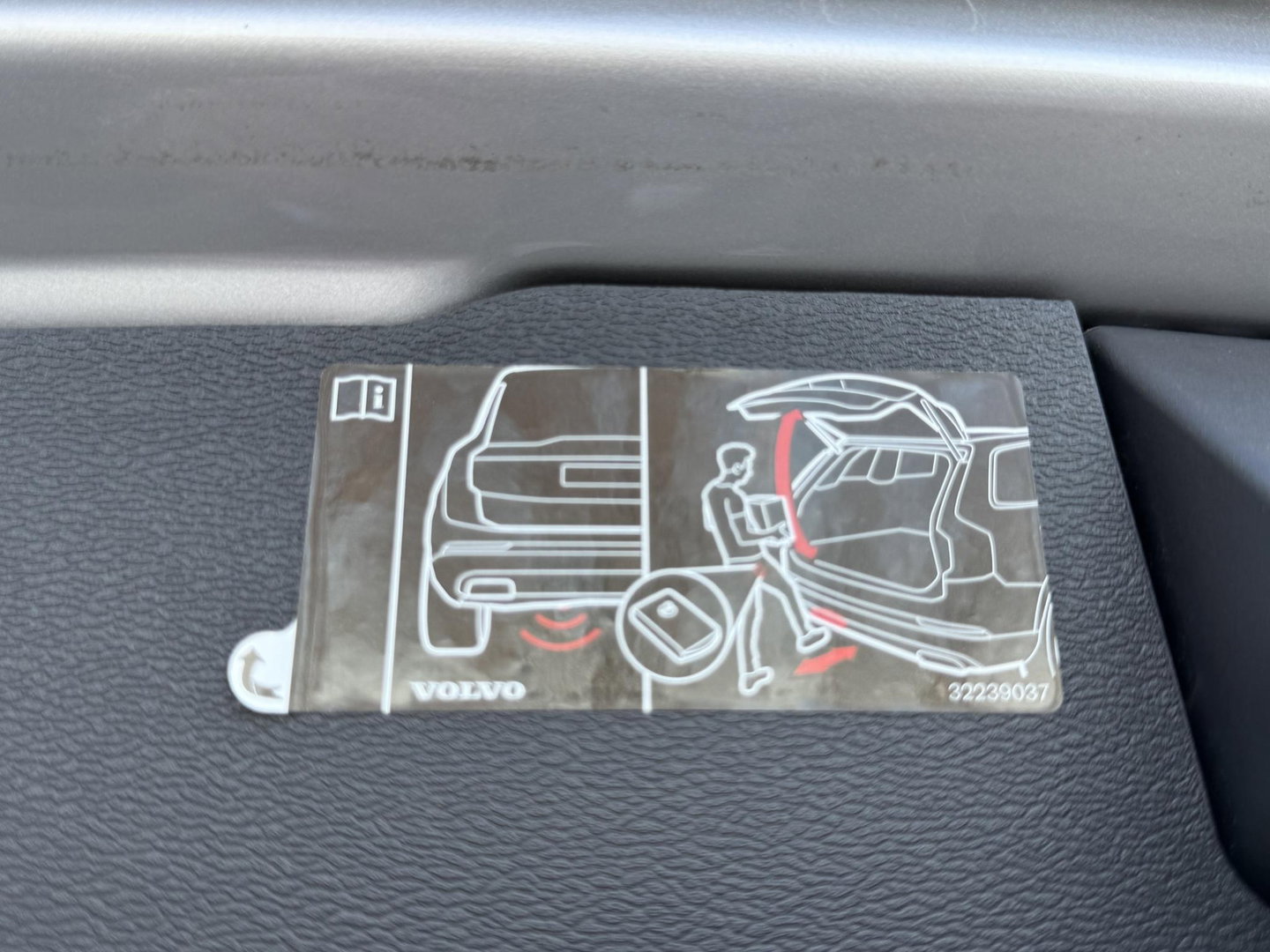 Volvo V60 2.0 T8 Recharge 390PK AWD R-Design |Pano|H/K|360CAM|AutoPilot|Trekhaak