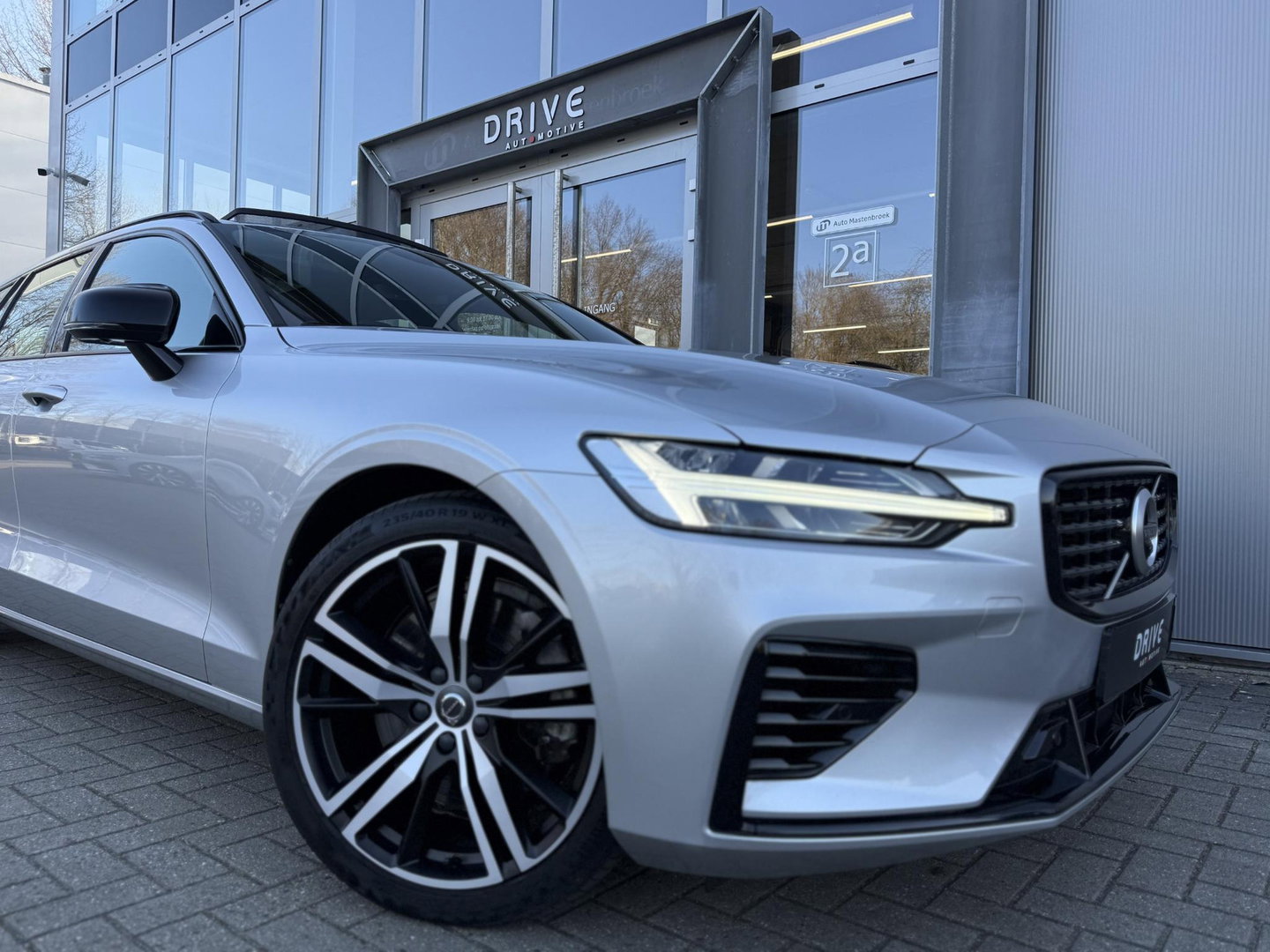 Volvo V60 2.0 T8 Recharge 390PK AWD R-Design |Pano|H/K|360CAM|AutoPilot|Trekhaak