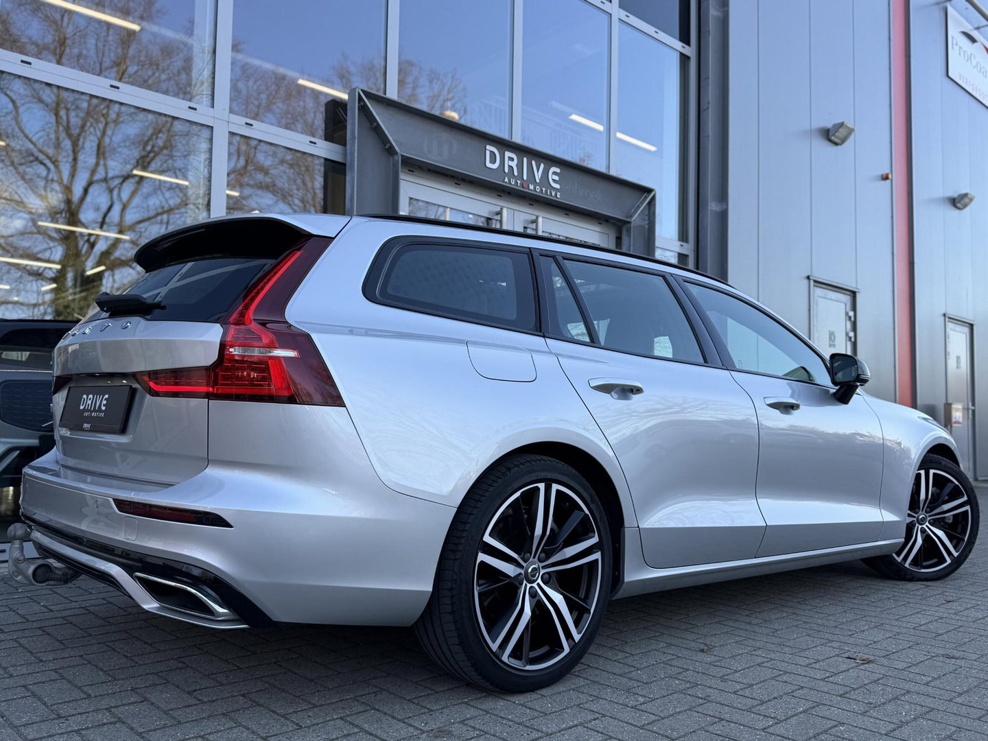 Volvo V60 2.0 T8 Recharge 390PK AWD R-Design |Pano|H/K|360CAM|AutoPilot|Trekhaak