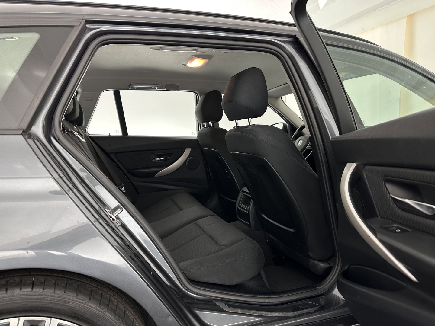 BMW 3 Serie Touring 316i Business Aut. *NAVI-FULLMAP | SPORT-SEATS | AIRCO | CRUISE | 18''ALU*