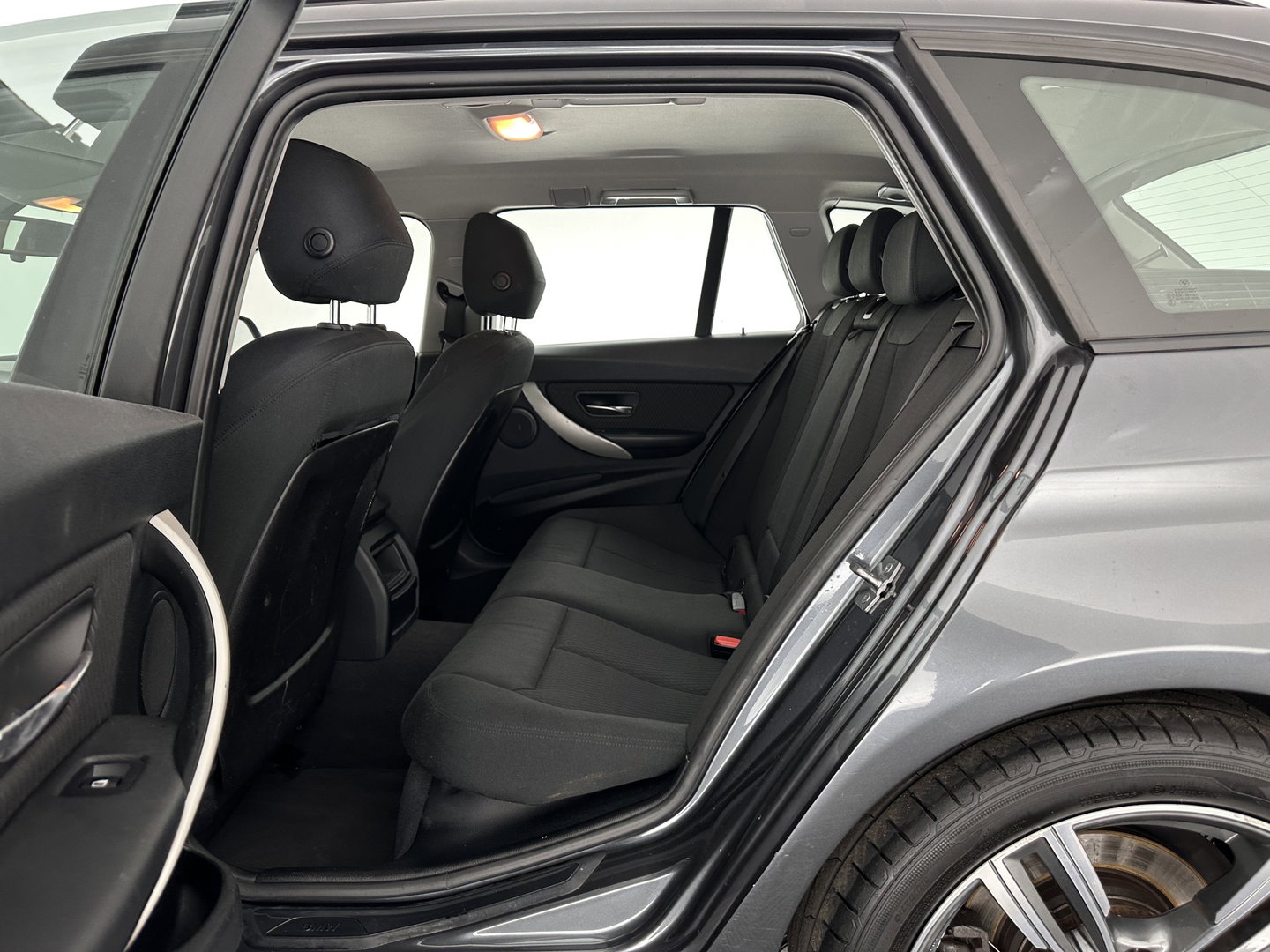 BMW 3 Serie Touring 316i Business Aut. *NAVI-FULLMAP | SPORT-SEATS | AIRCO | CRUISE | 18''ALU*