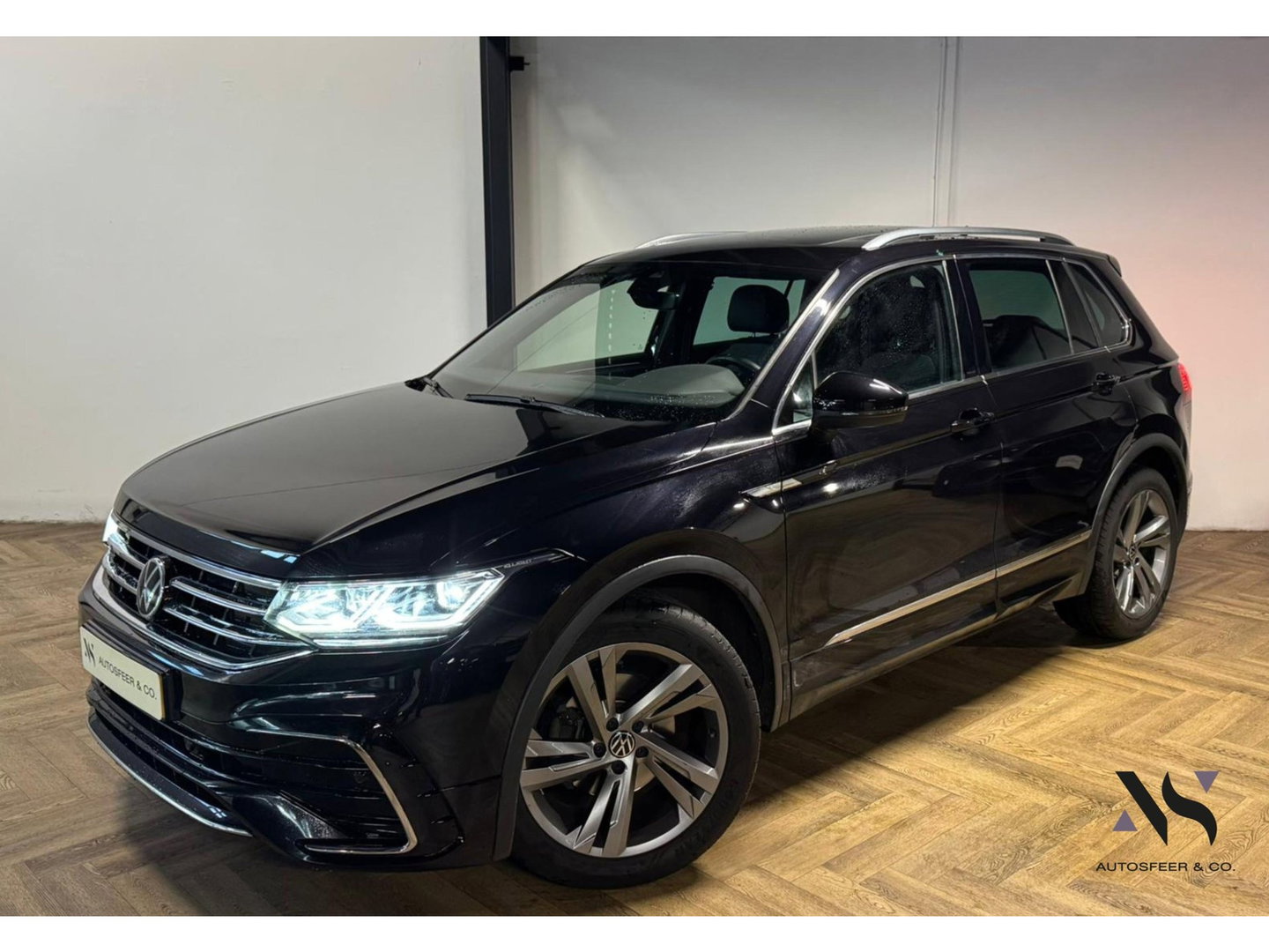 Volkswagen Tiguan 1.5 TSI R-Line PANO KEYLESS CAM