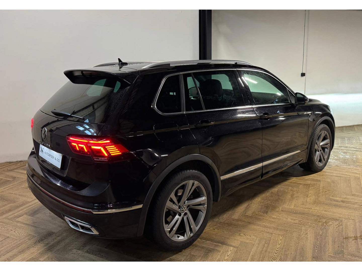 Volkswagen Tiguan 1.5 TSI R-Line PANO KEYLESS CAM