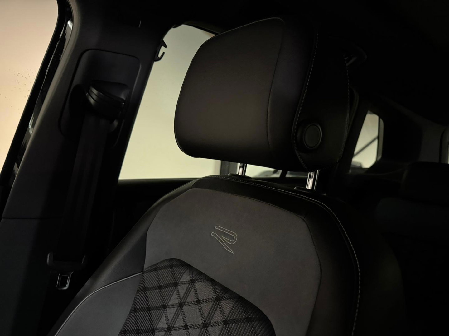 Volkswagen Tiguan 1.5 TSI R-Line PANO KEYLESS CAM