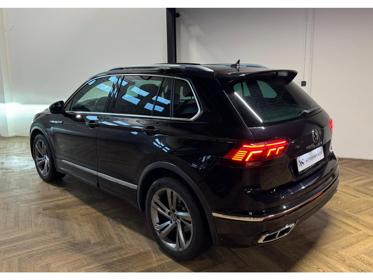 Volkswagen Tiguan 1.5 TSI R-Line PANO KEYLESS CAM