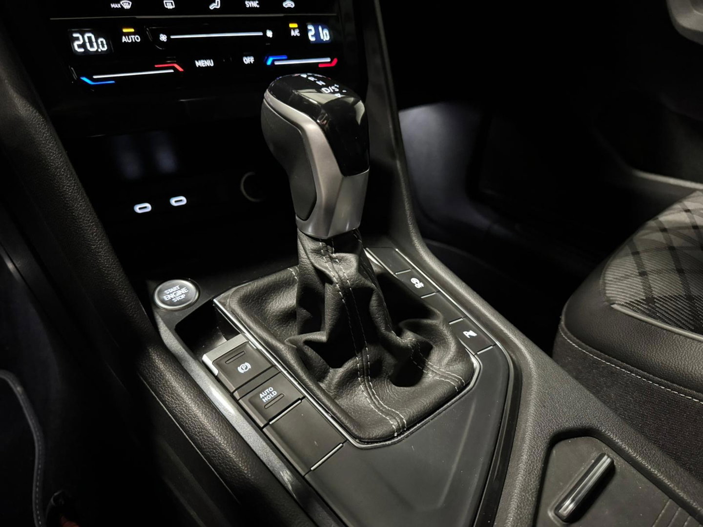 Volkswagen Tiguan 1.5 TSI R-Line PANO KEYLESS CAM