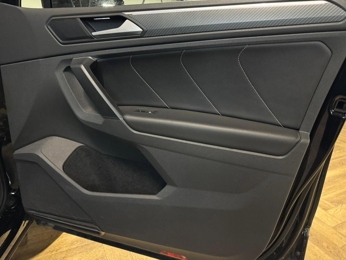 Volkswagen Tiguan 1.5 TSI R-Line PANO KEYLESS CAM