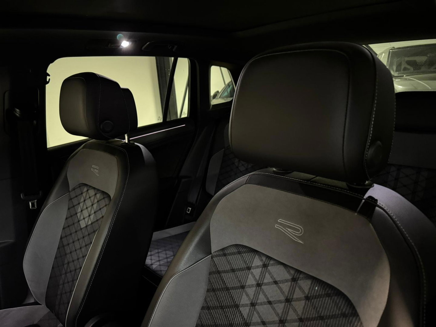 Volkswagen Tiguan 1.5 TSI R-Line PANO KEYLESS CAM