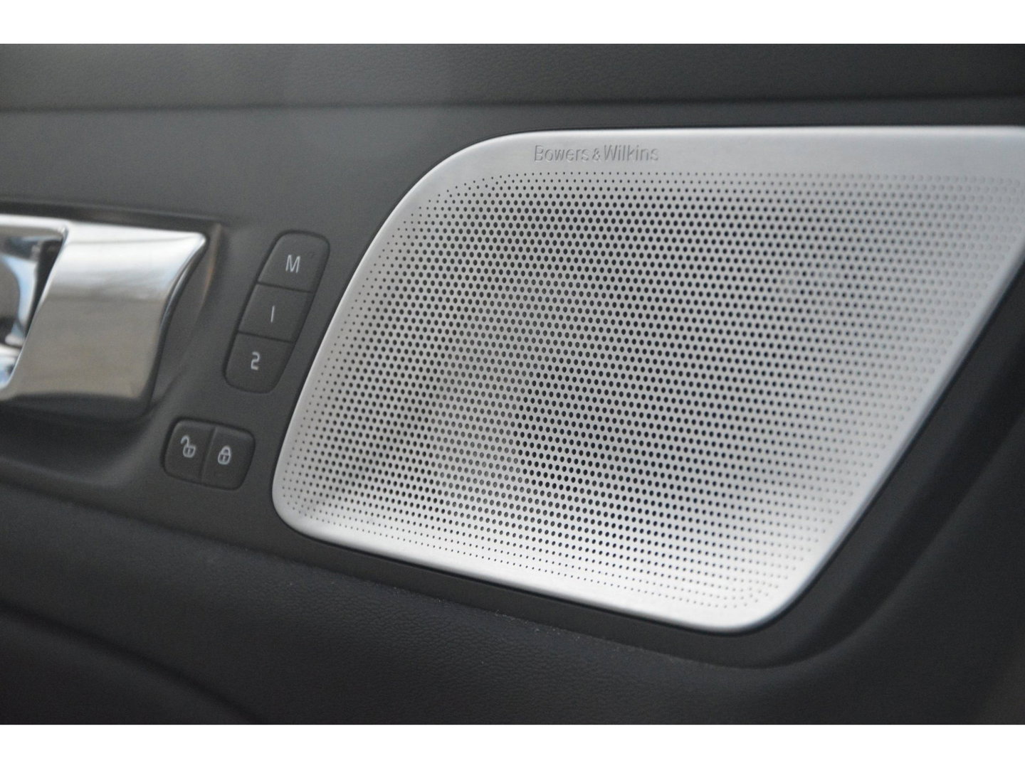 Volvo V60 T6 Hybride Ultimate Dark Long Range | Bowers & Wilkins | Head-Up Display | Panoramadak | Stoel + Stuur Verwarmd |