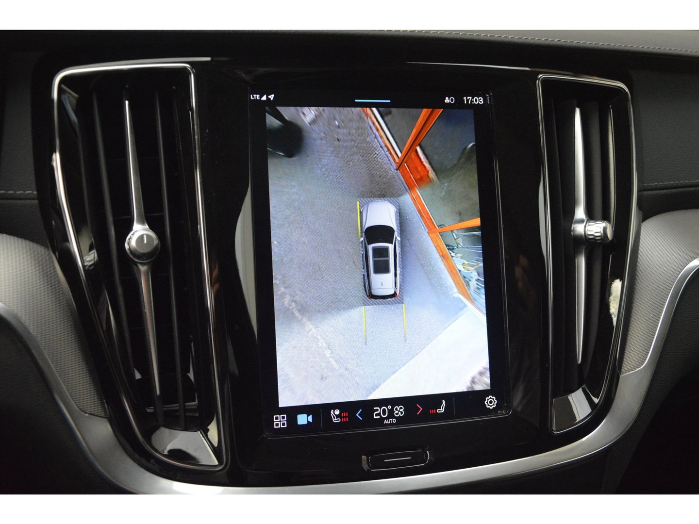 Volvo V60 T6 Hybride Ultimate Dark Long Range | Bowers & Wilkins | Head-Up Display | Panoramadak | Stoel + Stuur Verwarmd |