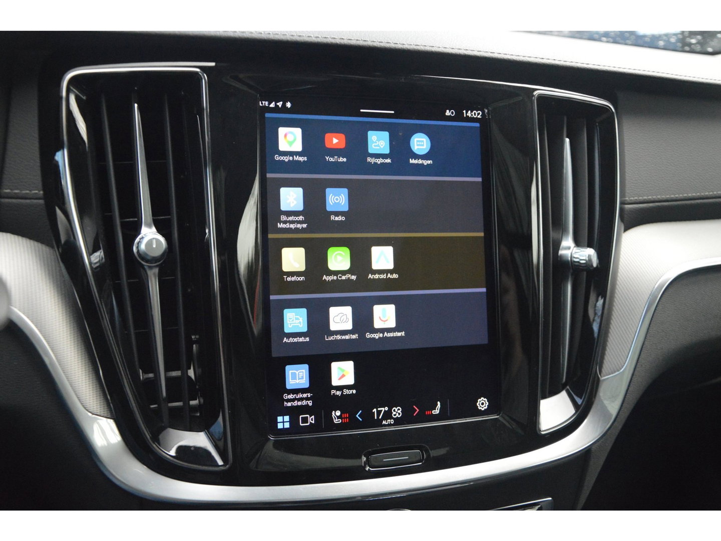 Volvo V60 T6 Hybride Ultimate Dark Long Range | Bowers & Wilkins | Head-Up Display | Panoramadak | Stoel + Stuur Verwarmd |