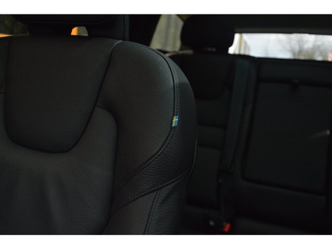 Volvo V60 T6 Hybride Ultimate Dark Long Range | Bowers & Wilkins | Head-Up Display | Panoramadak | Stoel + Stuur Verwarmd |