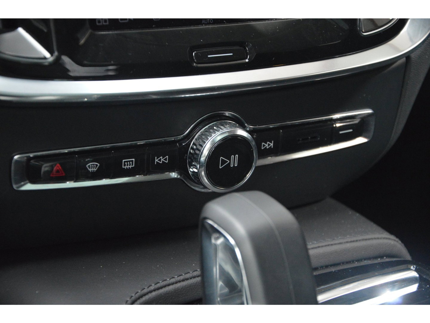 Volvo V60 T6 Hybride Ultimate Dark Long Range | Bowers & Wilkins | Head-Up Display | Panoramadak | Stoel + Stuur Verwarmd |