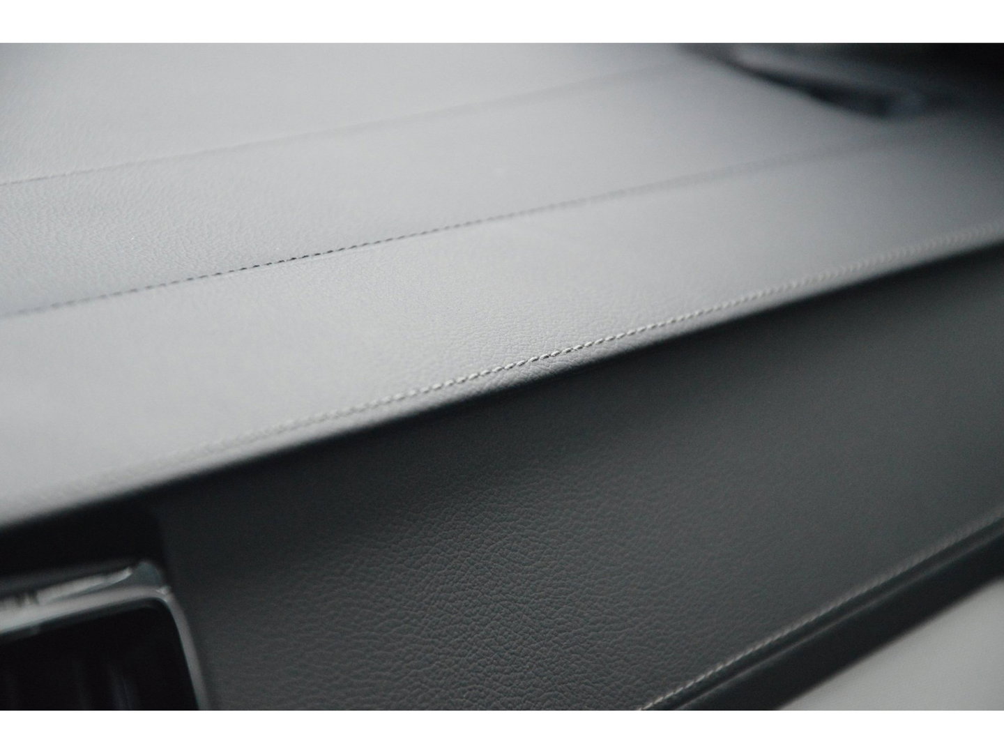 Volvo V60 T6 Hybride Ultimate Dark Long Range | Bowers & Wilkins | Head-Up Display | Panoramadak | Stoel + Stuur Verwarmd |