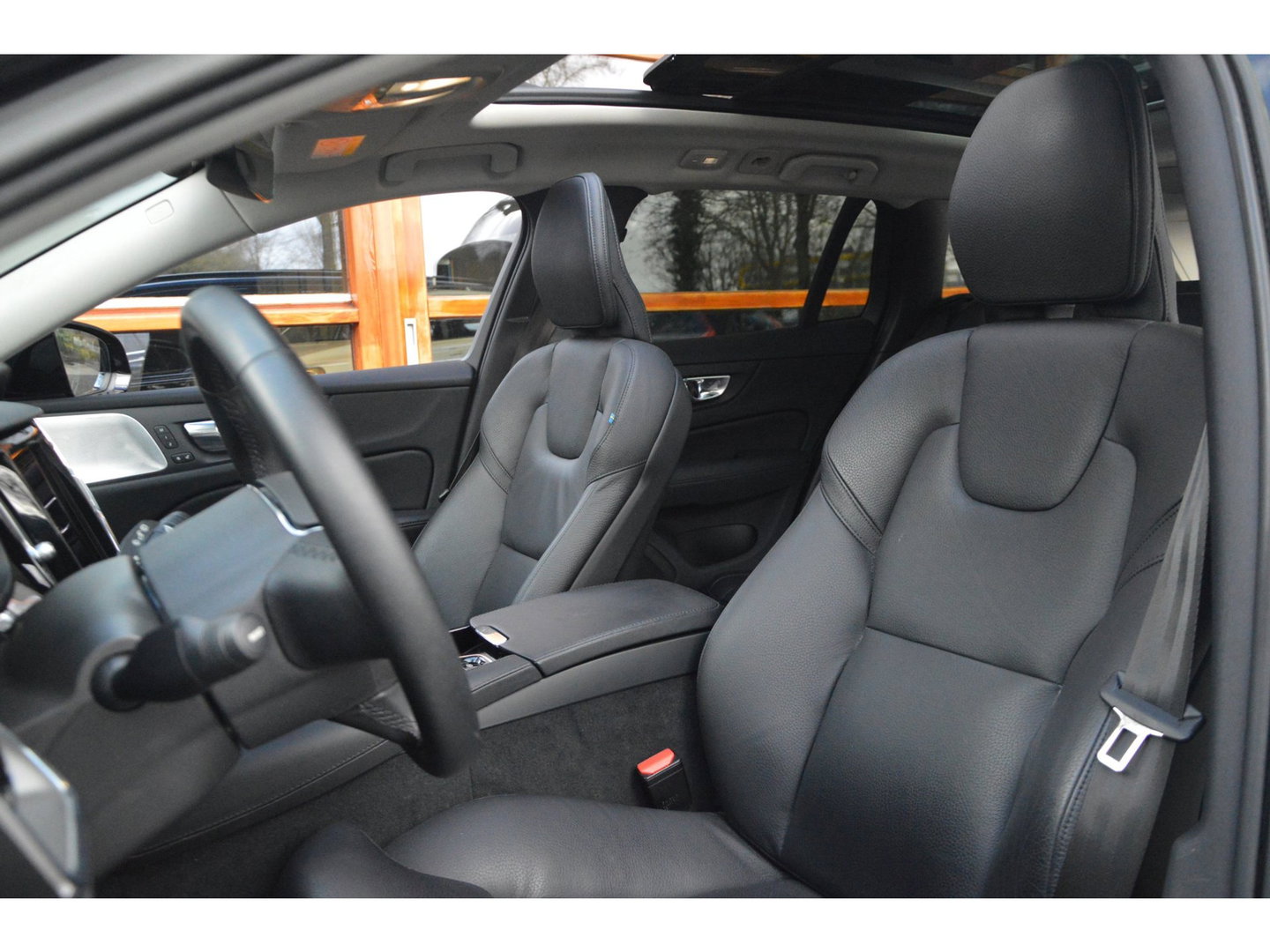 Volvo V60 T6 Hybride Ultimate Dark Long Range | Bowers & Wilkins | Head-Up Display | Panoramadak | Stoel + Stuur Verwarmd |