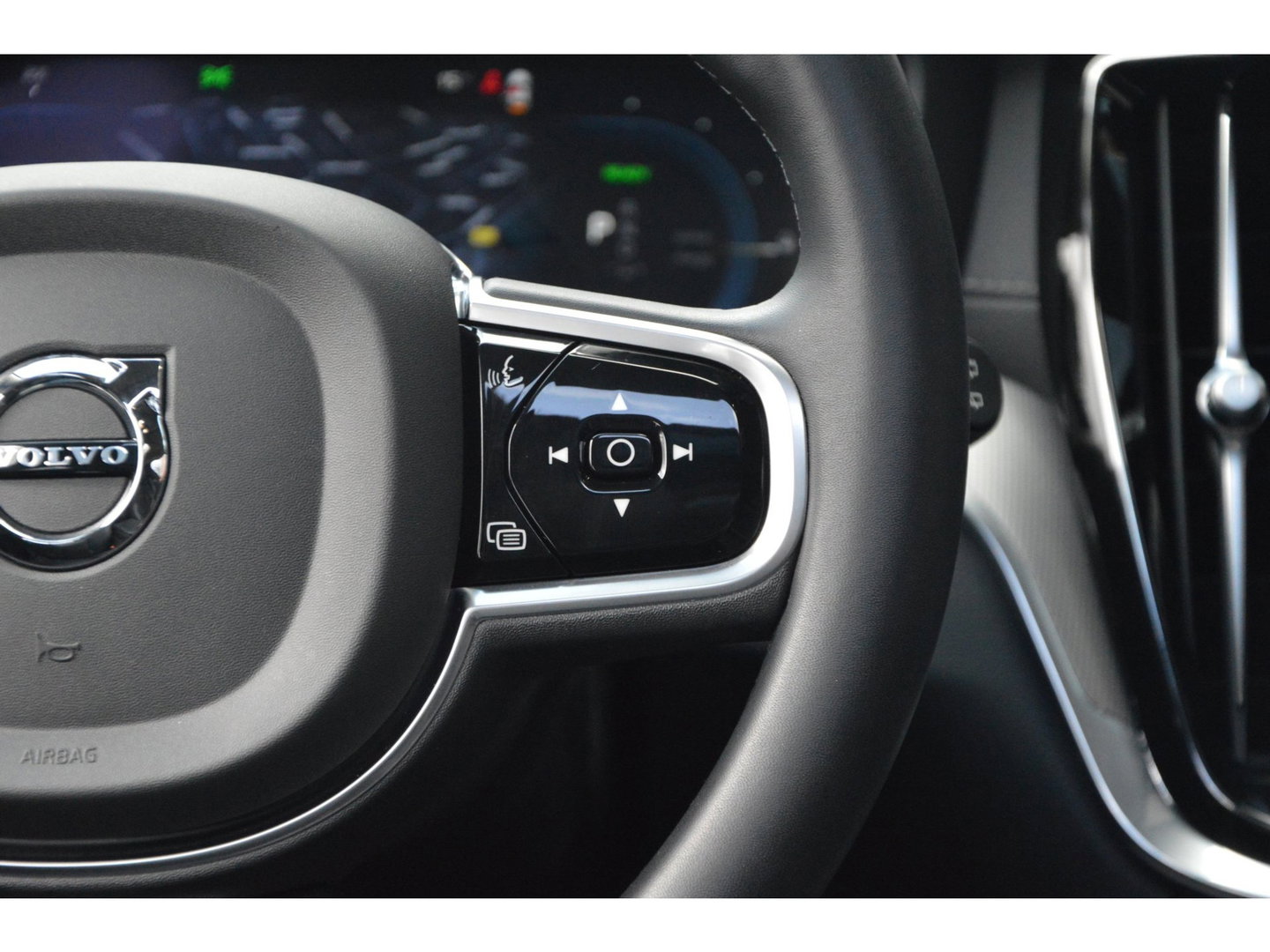 Volvo V60 T6 Hybride Ultimate Dark Long Range | Bowers & Wilkins | Head-Up Display | Panoramadak | Stoel + Stuur Verwarmd |