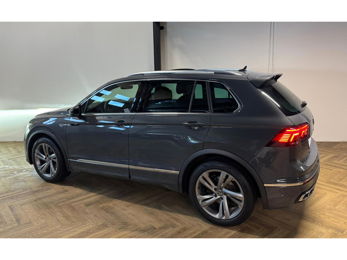 Volkswagen Tiguan 1.5 TSI R-Line PANO KEYLESS VOL'