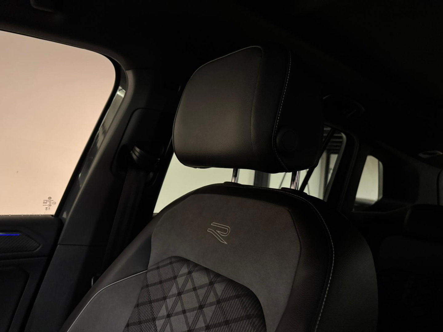 Volkswagen Tiguan 1.5 TSI R-Line PANO KEYLESS VOL'