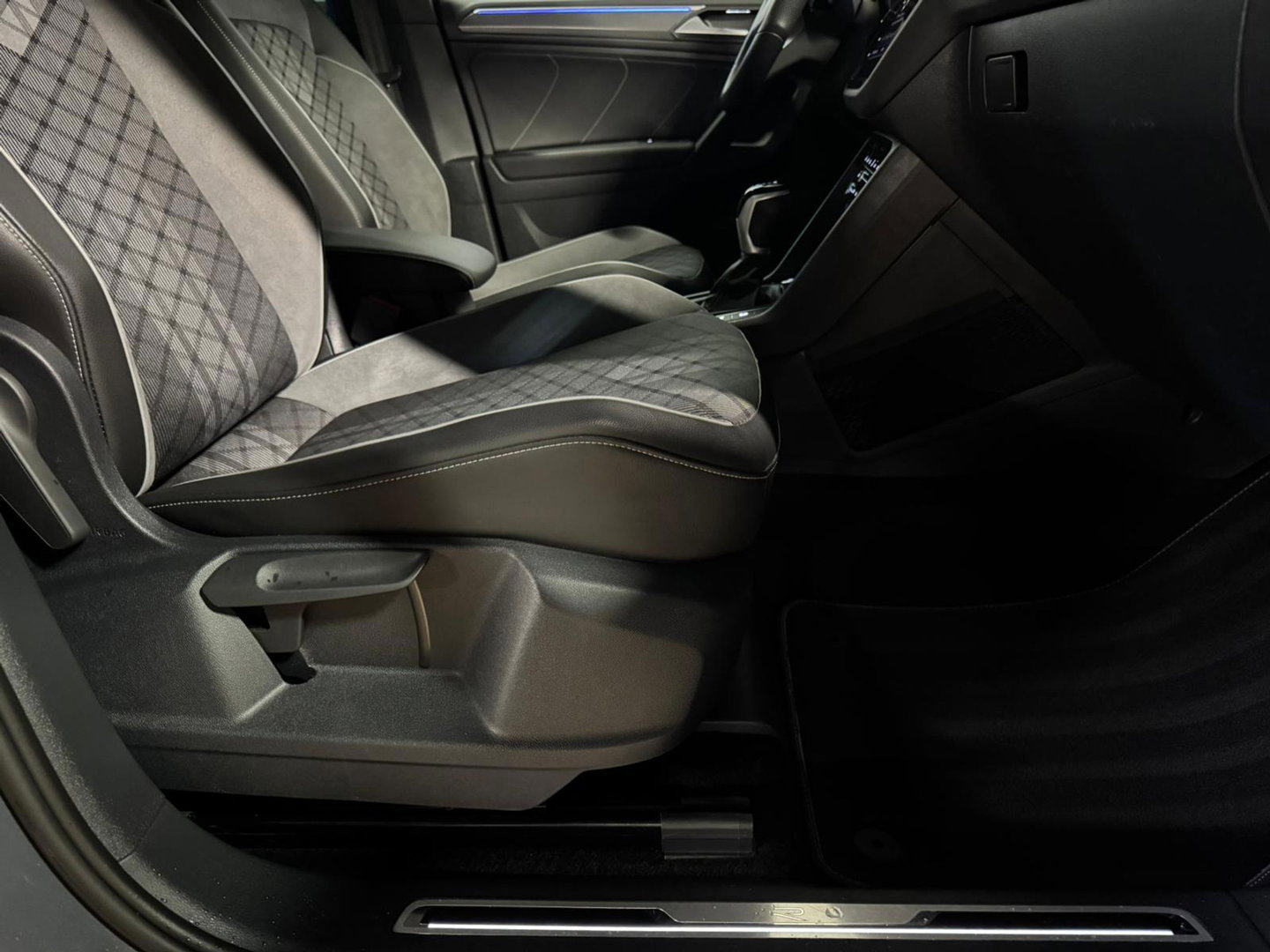 Volkswagen Tiguan 1.5 TSI R-Line PANO KEYLESS VOL'