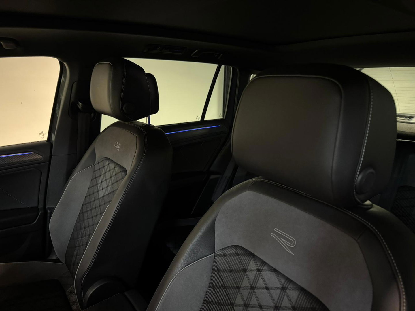 Volkswagen Tiguan 1.5 TSI R-Line PANO KEYLESS VOL'