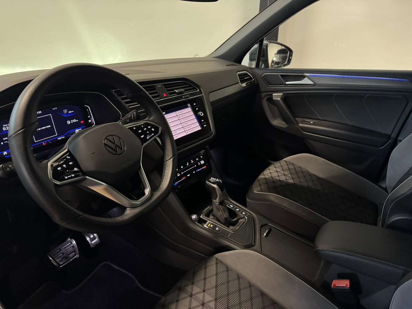 Volkswagen Tiguan 1.5 TSI R-Line PANO KEYLESS VOL'