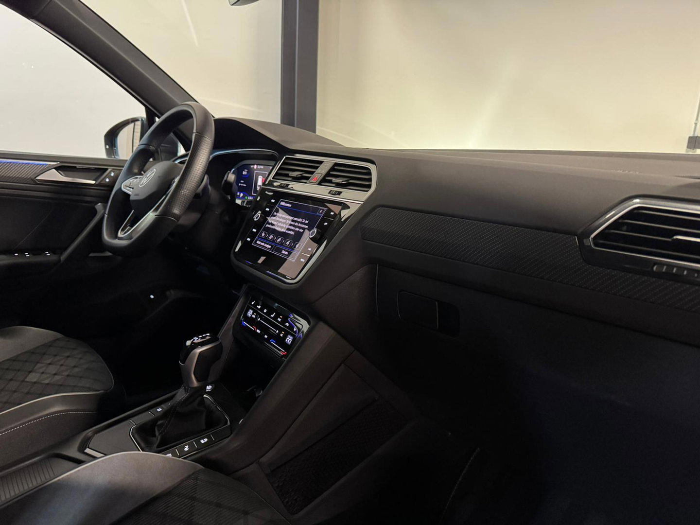 Volkswagen Tiguan 1.5 TSI R-Line PANO KEYLESS VOL'