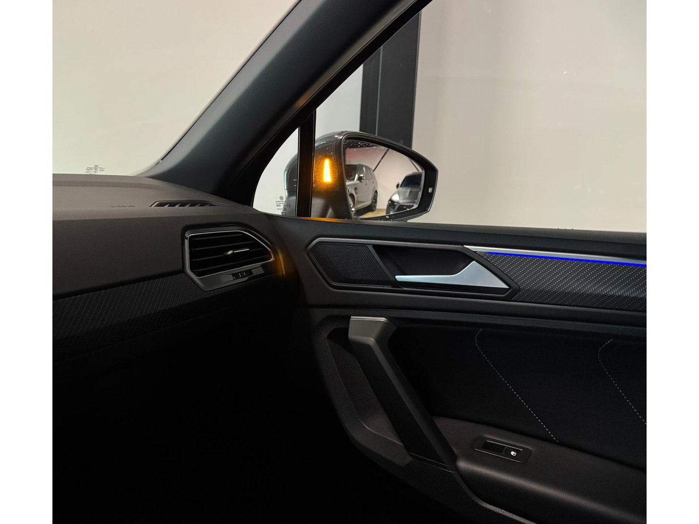 Volkswagen Tiguan 1.5 TSI R-Line PANO KEYLESS VOL'