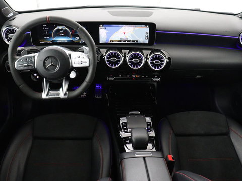 Mercedes-Benz A-Klasse AMG 35 4Matic Night | Panoramadak | Carplay | Widescreen | Stoelverwarming | Burmester | 360 camera | Sfeerverlichting | Leder/Alcantara | Navigatie