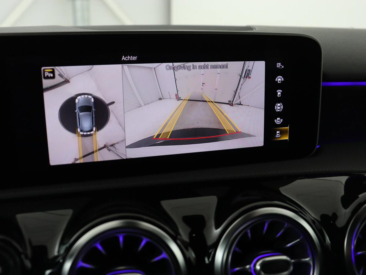 Mercedes-Benz A-Klasse AMG 35 4Matic Night | Panoramadak | Carplay | Widescreen | Stoelverwarming | Burmester | 360 camera | Sfeerverlichting | Leder/Alcantara | Navigatie