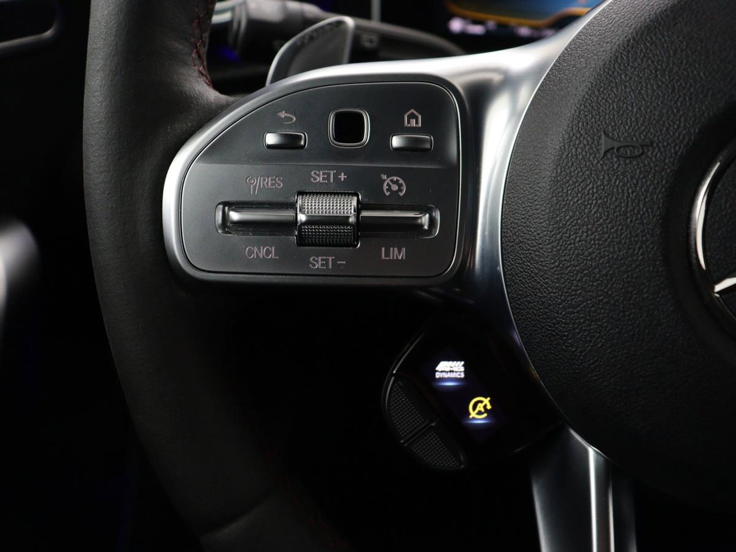 Mercedes-Benz A-Klasse AMG 35 4Matic Night | Panoramadak | Carplay | Widescreen | Stoelverwarming | Burmester | 360 camera | Sfeerverlichting | Leder/Alcantara | Navigatie