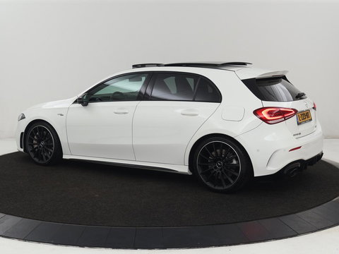 Mercedes-Benz A-Klasse AMG 35 4Matic Night | Panoramadak | Carplay | Widescreen | Stoelverwarming | Burmester | 360 camera | Sfeerverlichting | Leder/Alcantara | Navigatie