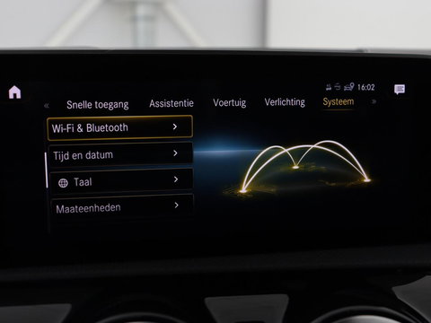 Mercedes-Benz A-Klasse AMG 35 4Matic Night | Panoramadak | Carplay | Widescreen | Stoelverwarming | Burmester | 360 camera | Sfeerverlichting | Leder/Alcantara | Navigatie