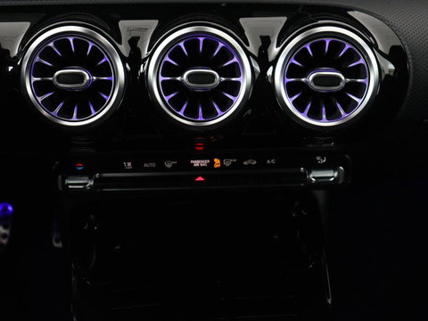 Mercedes-Benz A-Klasse AMG 35 4Matic Night | Panoramadak | Carplay | Widescreen | Stoelverwarming | Burmester | 360 camera | Sfeerverlichting | Leder/Alcantara | Navigatie