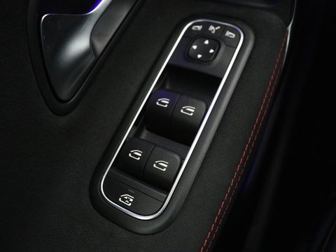 Mercedes-Benz A-Klasse AMG 35 4Matic Night | Panoramadak | Carplay | Widescreen | Stoelverwarming | Burmester | 360 camera | Sfeerverlichting | Leder/Alcantara | Navigatie