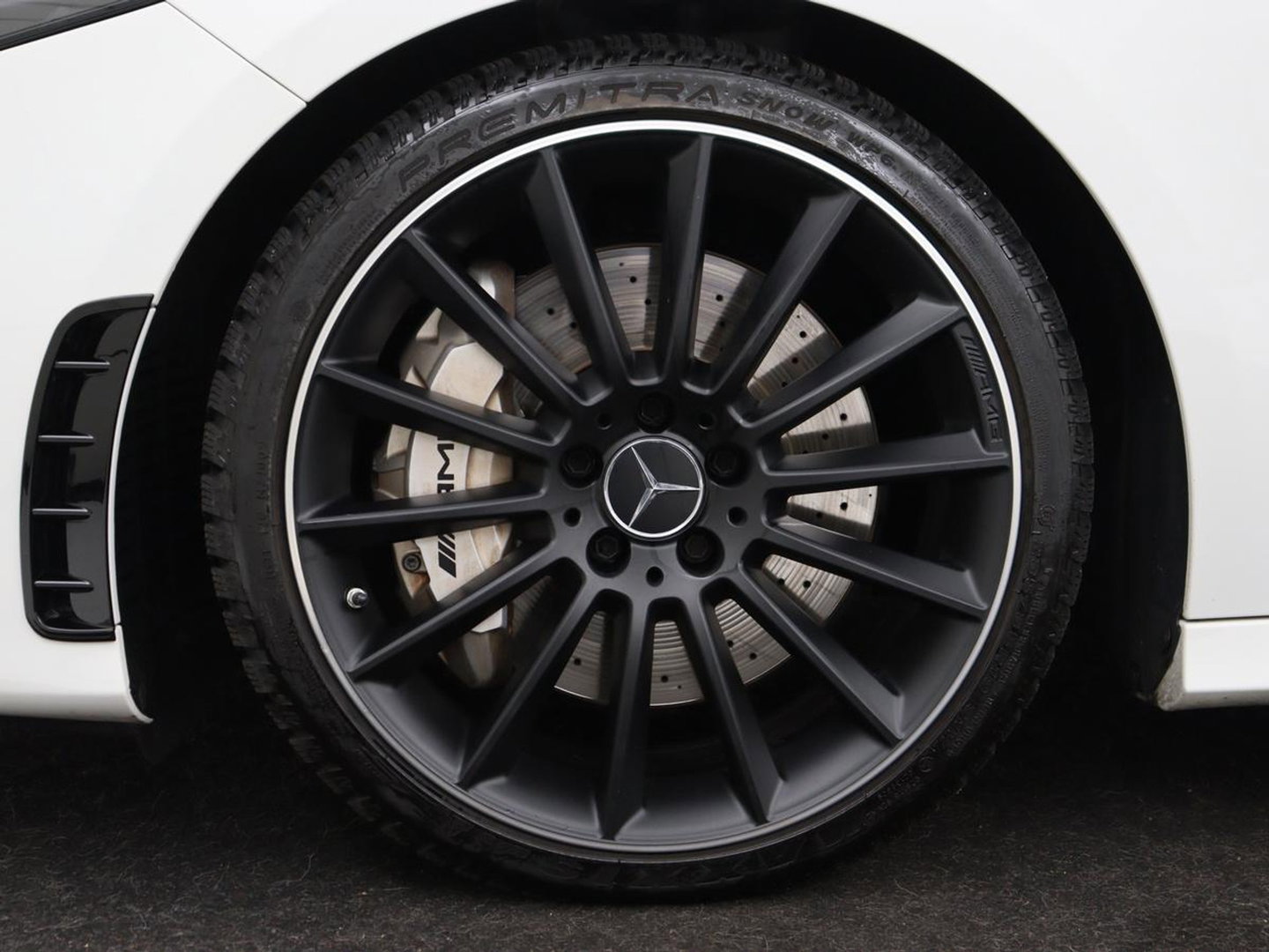 Mercedes-Benz A-Klasse AMG 35 4Matic Night | Panoramadak | Carplay | Widescreen | Stoelverwarming | Burmester | 360 camera | Sfeerverlichting | Leder/Alcantara | Navigatie