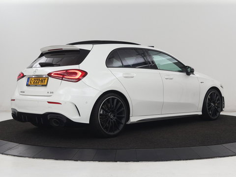 Mercedes-Benz A-Klasse AMG 35 4Matic Night | Panoramadak | Carplay | Widescreen | Stoelverwarming | Burmester | 360 camera | Sfeerverlichting | Leder/Alcantara | Navigatie