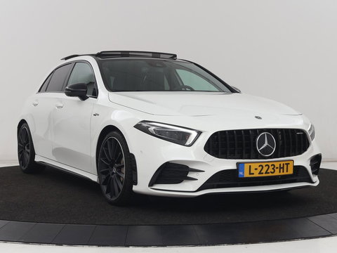 Mercedes-Benz A-Klasse AMG 35 4Matic Night | Panoramadak | Carplay | Widescreen | Stoelverwarming | Burmester | 360 camera | Sfeerverlichting | Leder/Alcantara | Navigatie