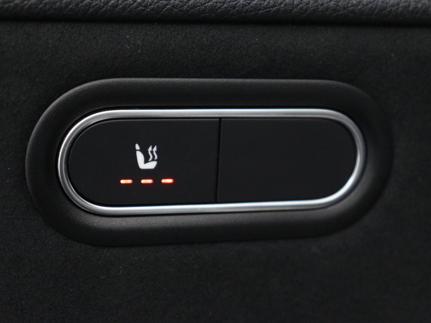 Mercedes-Benz A-Klasse AMG 35 4Matic Night | Panoramadak | Carplay | Widescreen | Stoelverwarming | Burmester | 360 camera | Sfeerverlichting | Leder/Alcantara | Navigatie