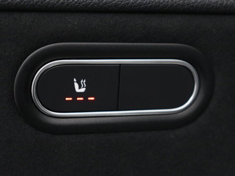 Mercedes-Benz A-Klasse AMG 35 4Matic Night | Panoramadak | Carplay | Widescreen | Stoelverwarming | Burmester | 360 camera | Sfeerverlichting | Leder/Alcantara | Navigatie