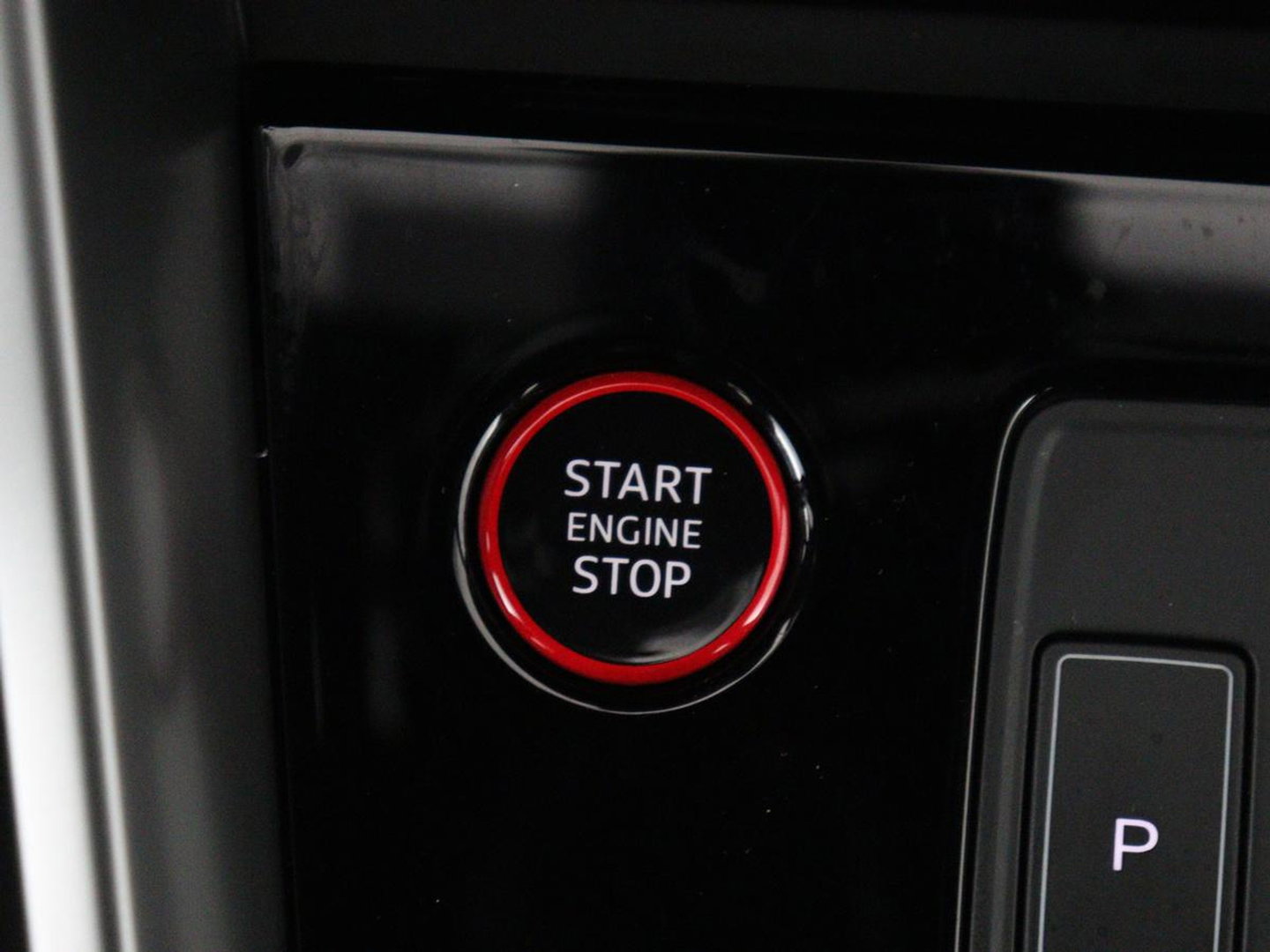 Audi A3 2.0 TFSI S3 quattro | Adaptive cruise | Bang & Olufsen | Matrix LED | Leder/Alcantara | Park Assist | Stoelverwarming | Virtual Cockpit | Carplay | Navigatie | Sportstoelen | Climate control