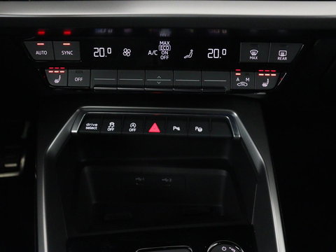 Audi A3 2.0 TFSI S3 quattro | Adaptive cruise | Bang & Olufsen | Matrix LED | Leder/Alcantara | Park Assist | Stoelverwarming | Virtual Cockpit | Carplay | Navigatie | Sportstoelen | Climate control